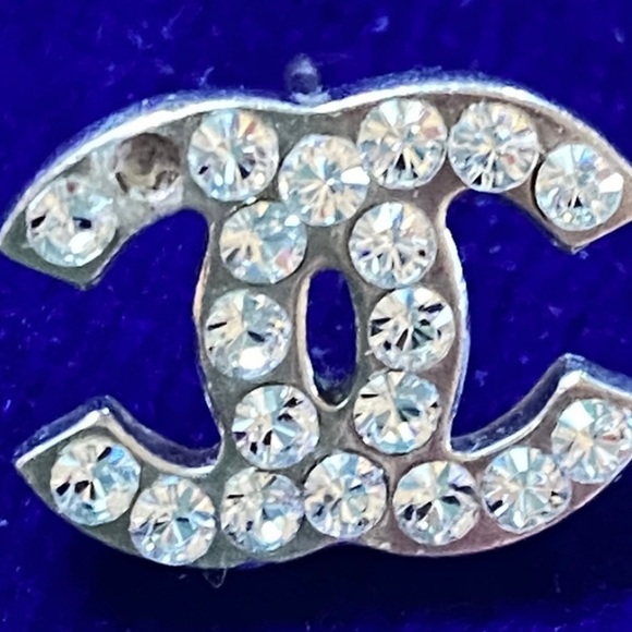 AUTHENTIC CHANEL EARRINGS - Picture 3 of 8